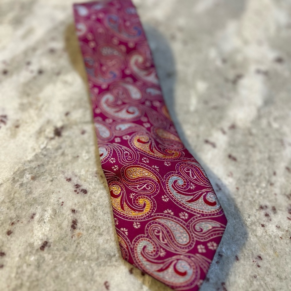 Elegant‎ Paisley Silk Tie in Pink and Gold
